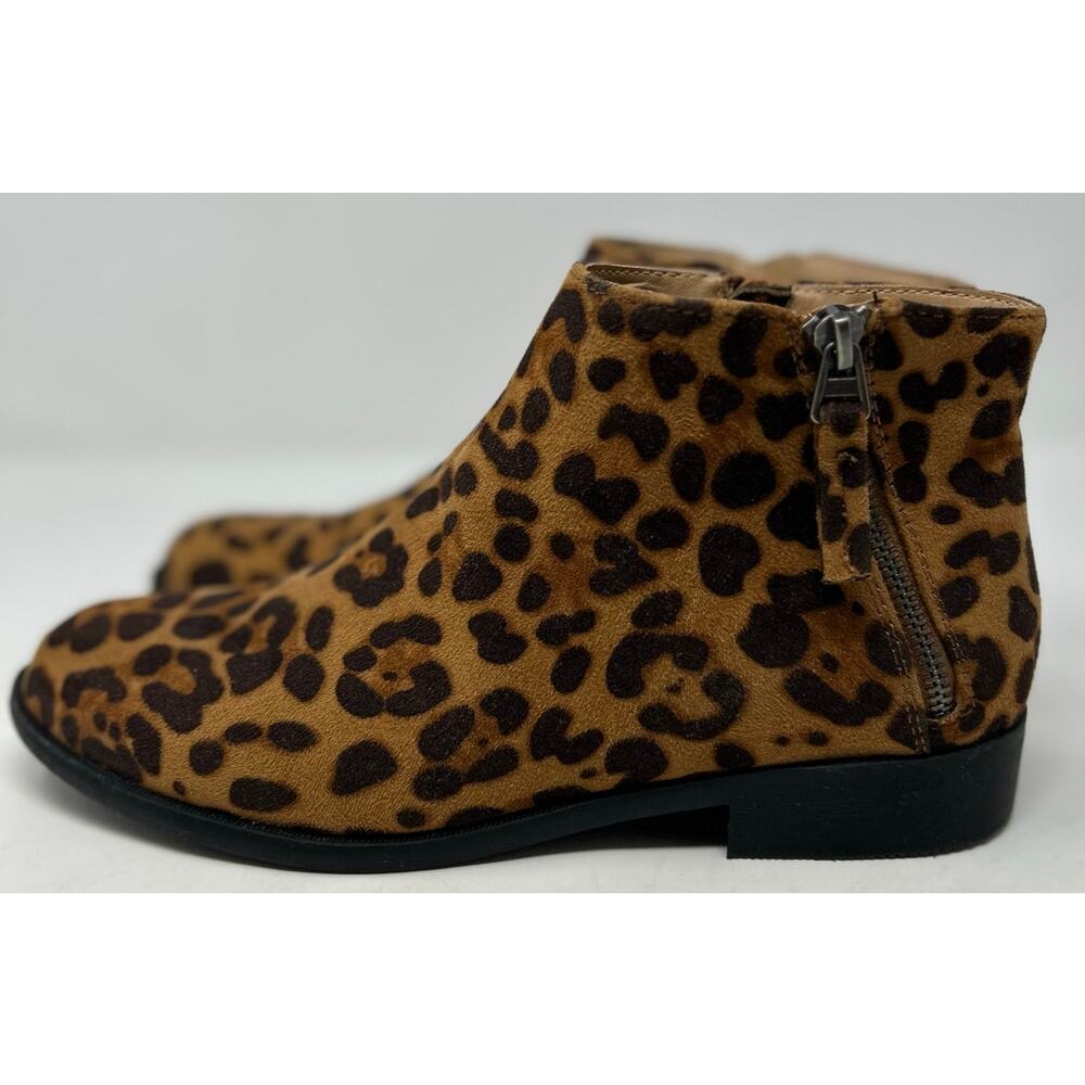 Time‎ and Tru Women's Memory Foam Animal Print Faux Suede Boots Size 9